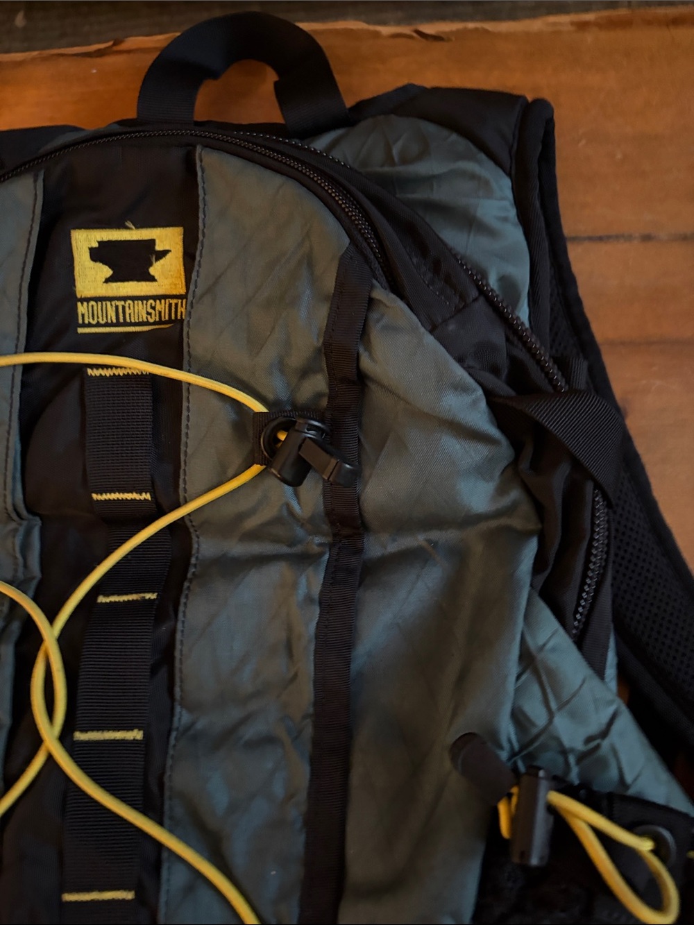 Mountainsmith Wraith Green and Yellow Lightweight Outdoor Backpack - Picture 3 of 7
